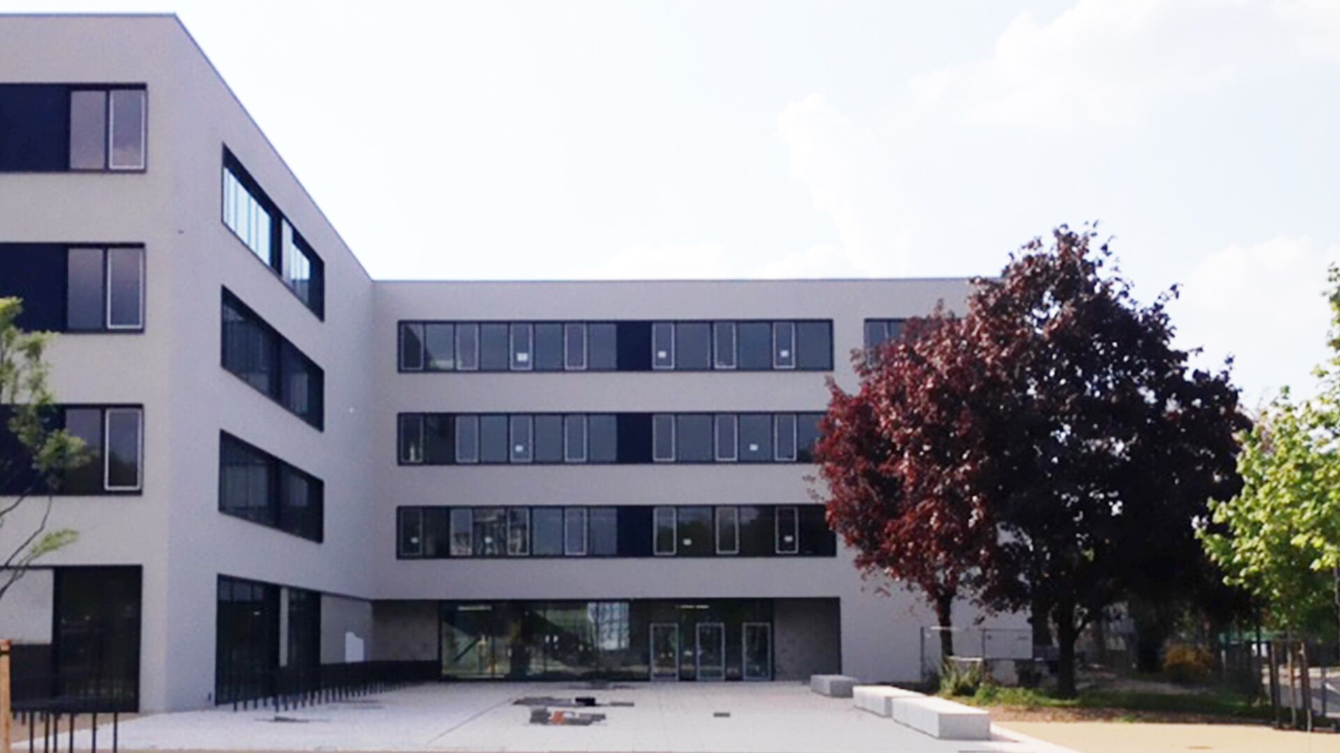Bürgerwiese High School B.E.G. Brück Electronic GmbH